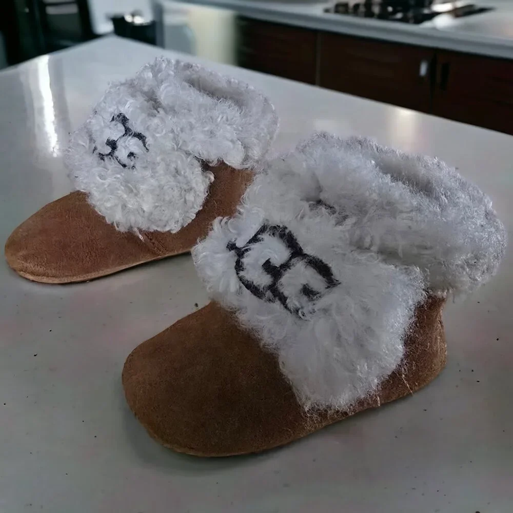 UGG ( 3/4 ) Chestnut Booties in Faux Leather and Curly Shearling Embroid…